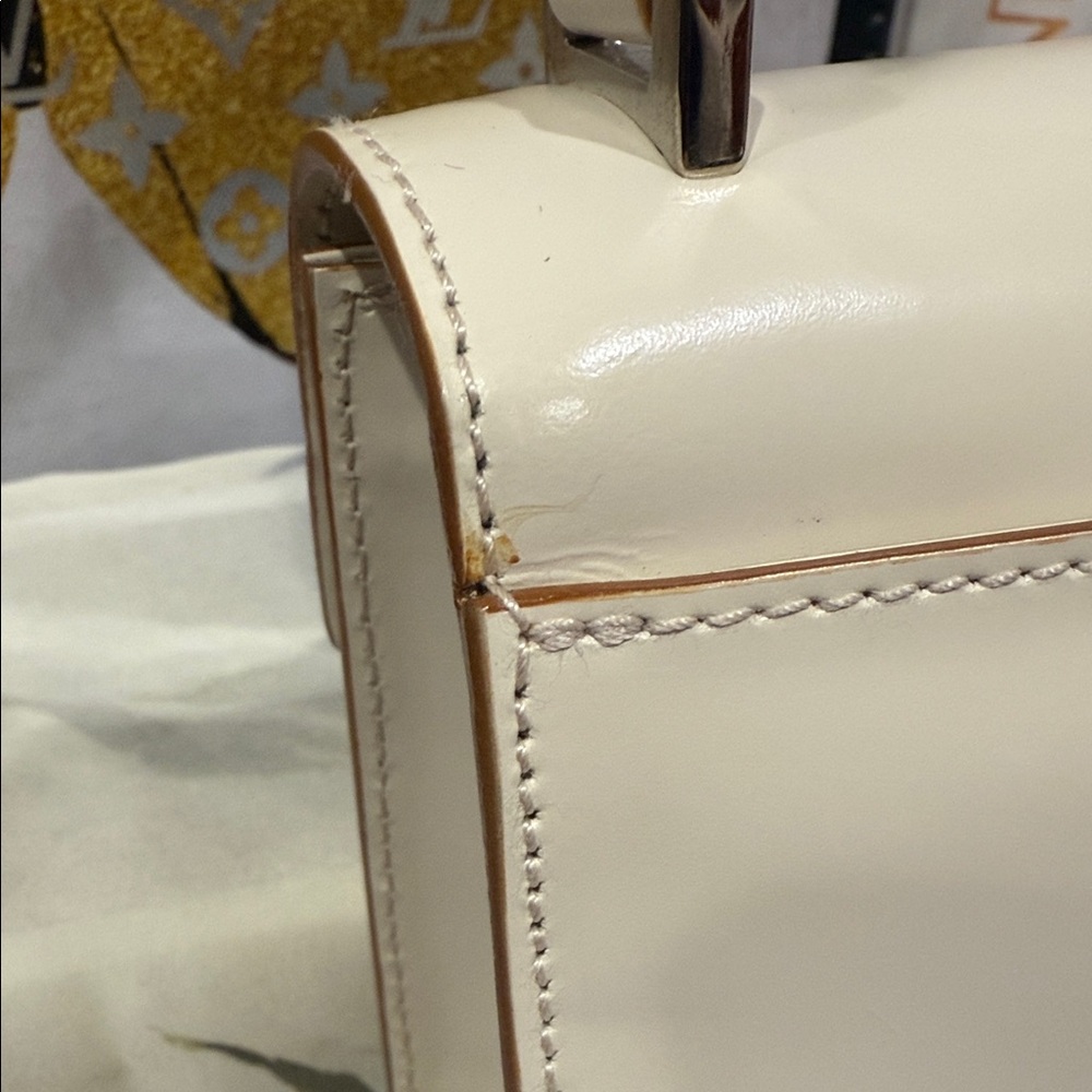 Salvatore Ferragamo Flap Buckle Shoulder Bag - Picture 5 of 17